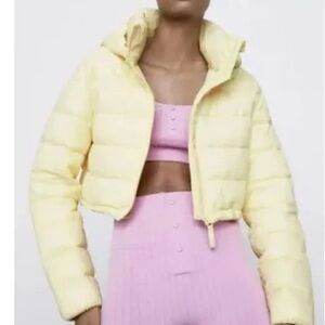 Zara cropped puffer jacket. size M